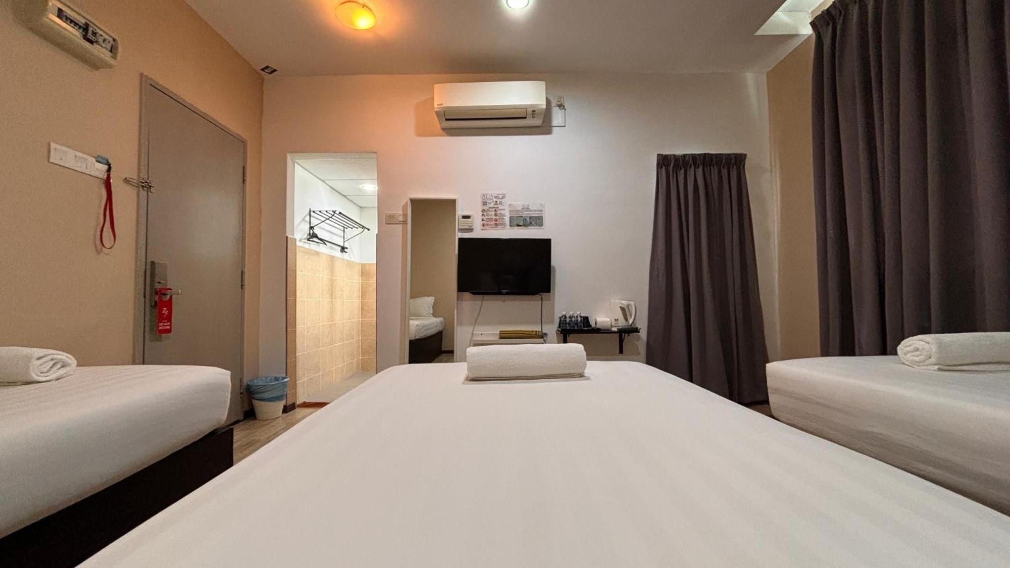 Hotel Ada & 2*
